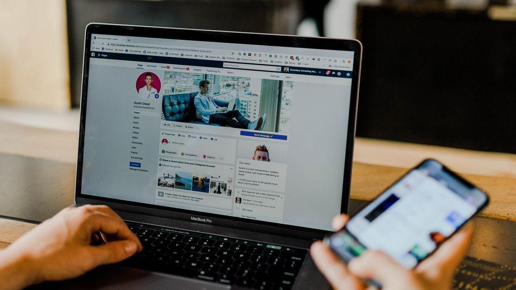 Ahora Facebook te deja transferir tus fotos y vídeos a Dropbox y Google Fotos. ¿Cómo hacerlo? Ahora Facebook te deja transferir tus fotos y vídeos a Dropbox y Google Fotos. ¿Cómo hacerlo?