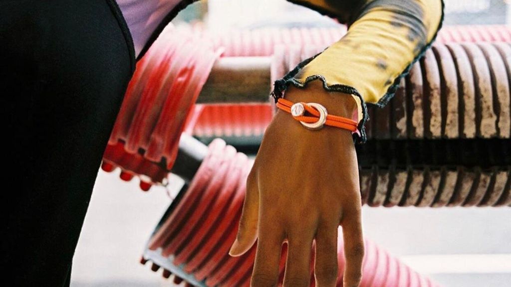 De armas de fuego a exclusivas joyas. El reciclaje que aboga por la paz De armas de fuego a exclusivas joyas. El reciclaje que aboga por la paz