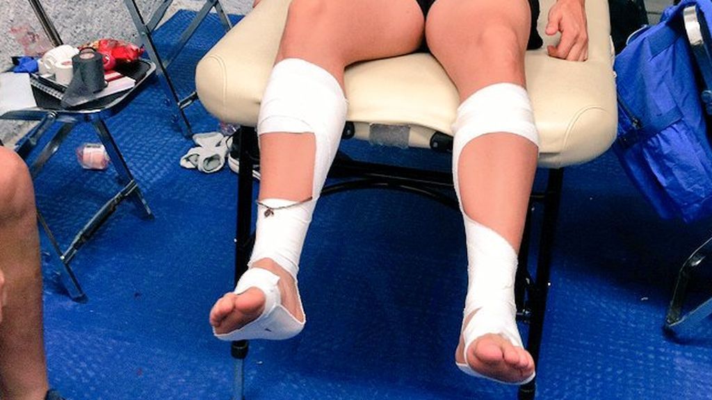 vendaje en las piernas de un deportista