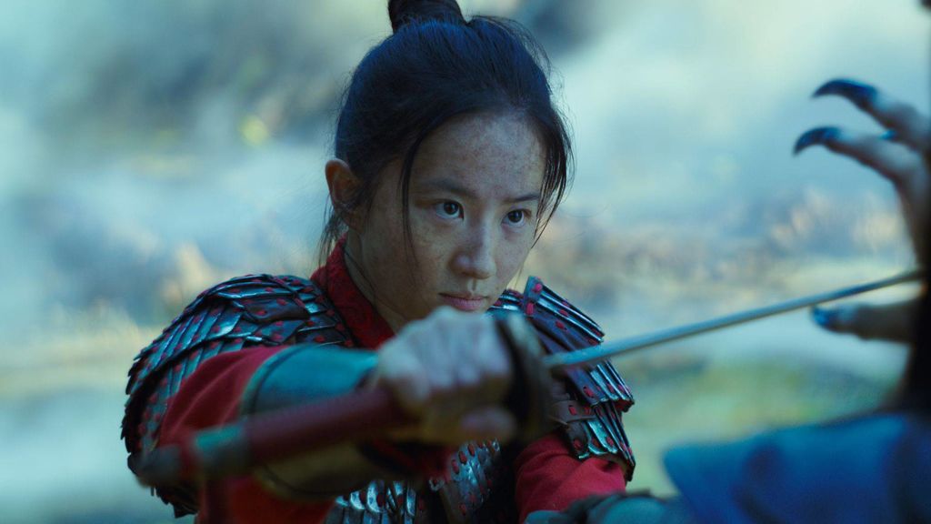 Liu Yifei en una de las escenas de la película 'Mulán'
