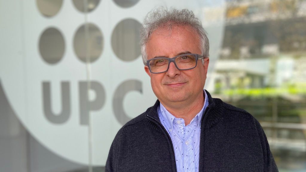 Daniel López Codina: "Querer salvar la economía nos ha salido caro. Estamos en la segunda ola del coronavirus" Daniel López Codina: "Querer salvar la economía nos ha salido caro. Estamos en la segunda ola del coronavirus"