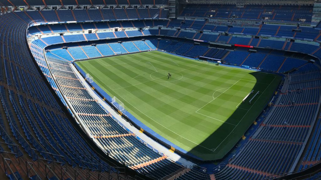 Un estadio de fútbol vacío Un estadio de fútbol vacío