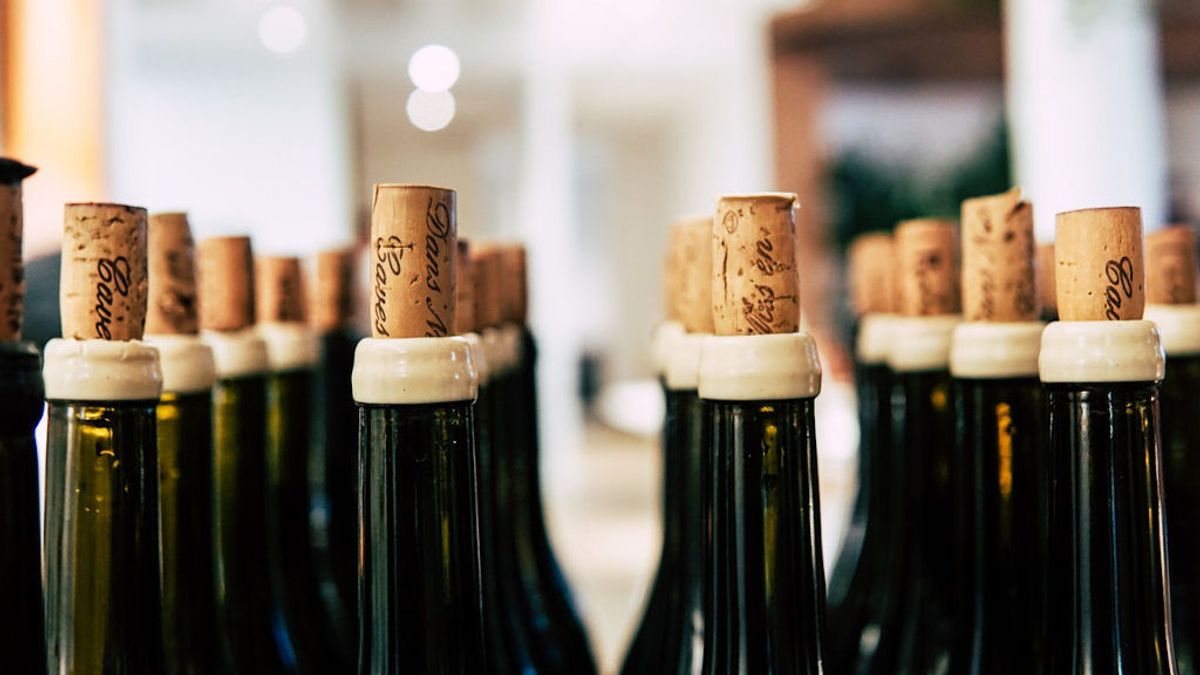 Cinco métodos para abrir una botella de vino si no tienes sacacorchos