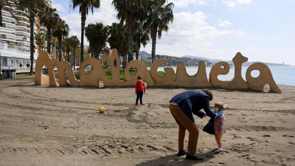 Andalucía afirma que no hay "contagios comunitarios activos" en Málaga para su confinamiento Andalucía afirma que no hay "contagios comunitarios activos" en Málaga para su confinamiento