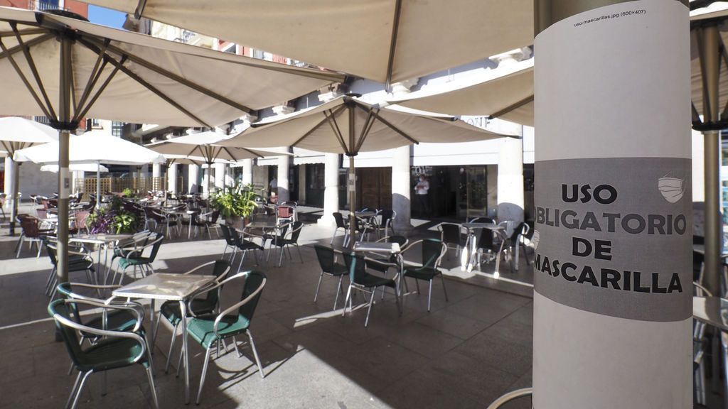 La Policía sorprende a 39 personas sin mascarilla en un bar de Valladolid La Policía sorprende a 39 personas sin mascarilla en un bar de Valladolid