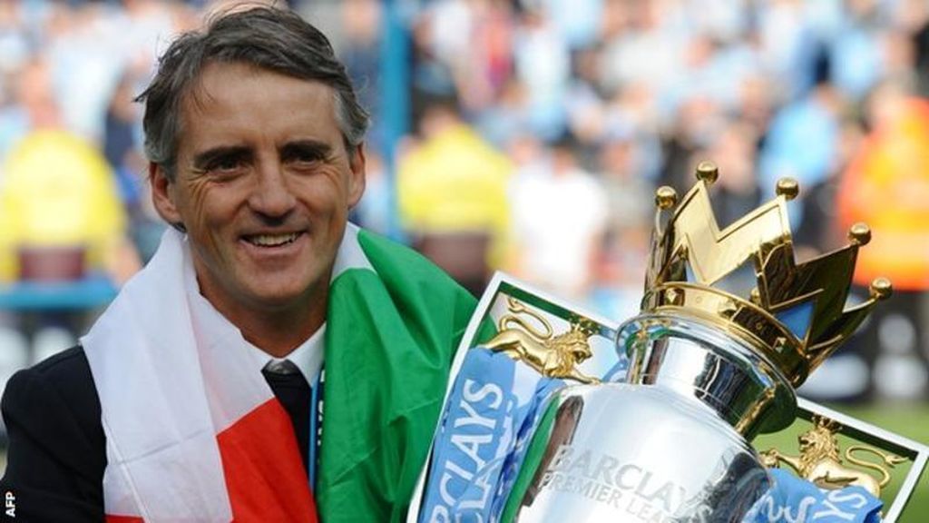 Roberto Mancini con un título del Manchester City