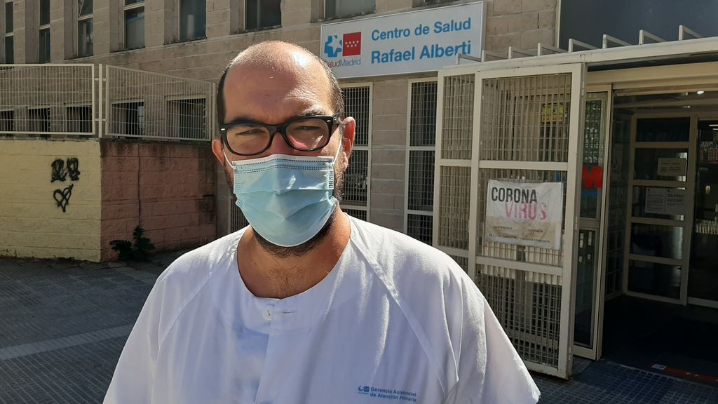 Pablo Serrano, médico de familia: "Hacemos auto-rastreo, que cada paciente avise a sus contactos, no damos para más" Pablo Serrano, médico de familia: "Hacemos auto-rastreo, que cada paciente avise a sus contactos, no damos para más"