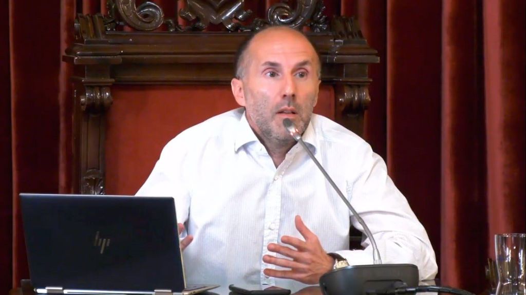 Lío en el ayuntamiento de Ourense: el alcalde acusa a sus socios del PP de intentar dar “un golpe de estado” Lío en el ayuntamiento de Ourense: el alcalde acusa a sus socios del PP de intentar dar “un golpe de estado”