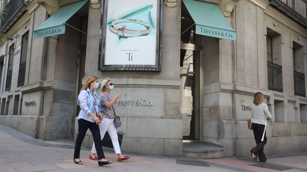 Louis Vuitton y Tiffany cruzan demandas por la compra fallida, con Macron como excusa Louis Vuitton y Tiffany cruzan demandas por la compra fallida, con Macron como excusa