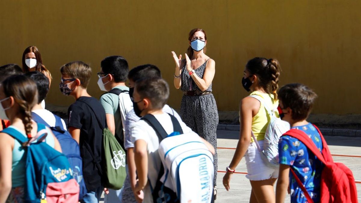 Los alumnos con resfriado o dolor de garganta tendrán que ir a clase si no tienen fiebre en Cataluña