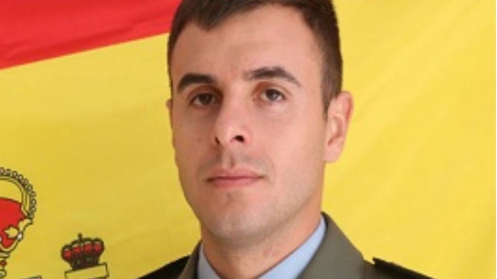 Un legionario salva la vida al pintor extremeño José Tomás Pérez cuando se estaba atragantando Un legionario salva la vida al pintor extremeño José Tomás Pérez cuando se estaba atragantando