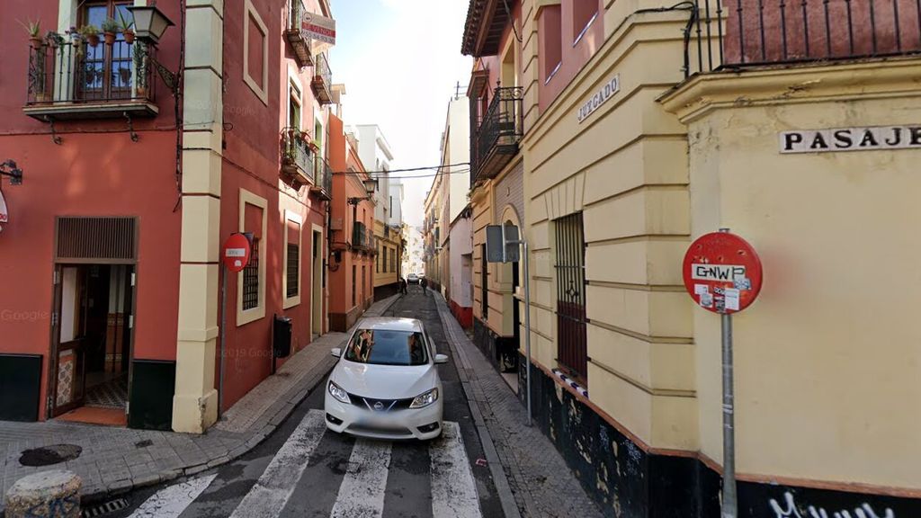 La Policía investiga a los padres del niño muerto en Sevilla en su vivienda La Policía investiga a los padres del niño muerto en Sevilla en su vivienda