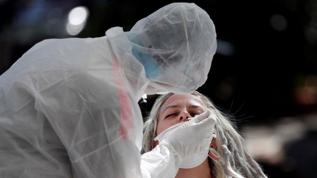 Francia reduce a siete días la cuarentena mientras los contagios en el país siguen disparados