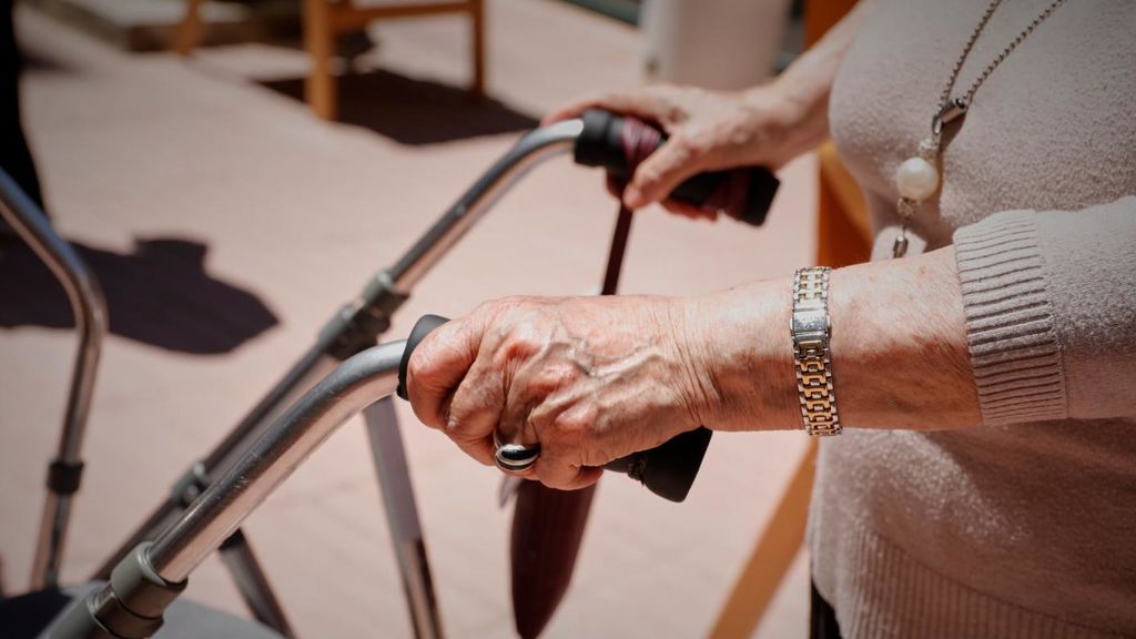 La segunda ola del Covid afecta ya a casi un centenar de residencias en Andalucía La segunda ola del Covid afecta ya a casi un centenar de residencias en Andalucía