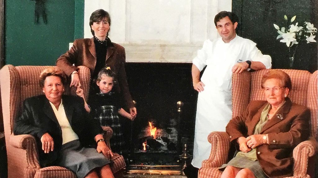 Berasategui, con las mujeres de la familia en el restaurante