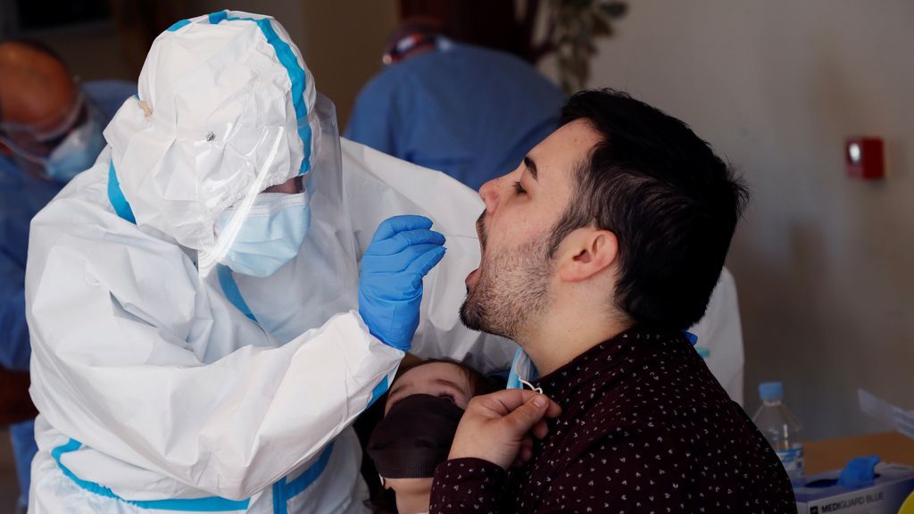 El atasco de las PCR en España dificulta el control de las cadenas de contagio de coronavirus El atasco de las PCR en España dificulta el control de las cadenas de contagio de coronavirus
