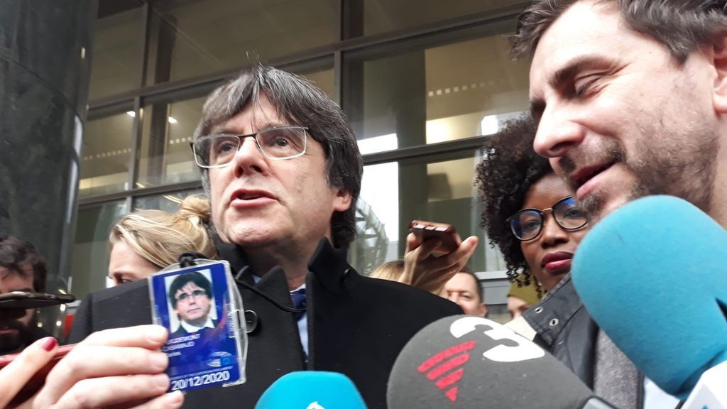 El Constitucional confirma coincidiendo con la Diada las órdenes de búsqueda y captura de Puigdemont El Constitucional confirma coincidiendo con la Diada las órdenes de búsqueda y captura de Puigdemont