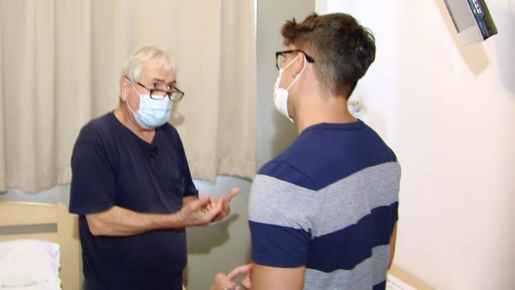 Un hombre de 70 años tiene que dormir en una pensión porque le han okupado la casa