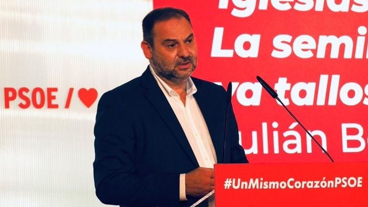 Ábalos carga contra el PP por Kitchen: "A poco que escarben, es una telaraña" Ábalos carga contra el PP por Kitchen: "A poco que escarben, es una telaraña"