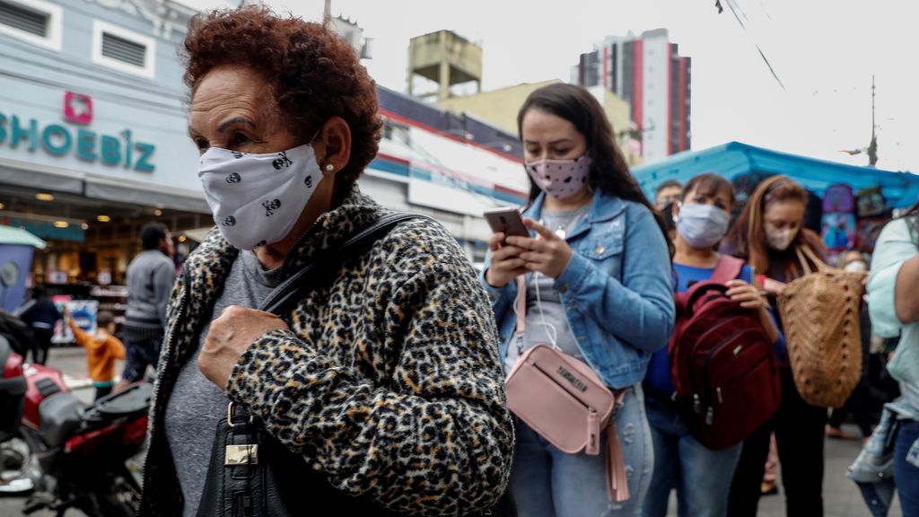 Brasil completa seis meses desde su primera muerte por covid-19 con una leve desaceleración