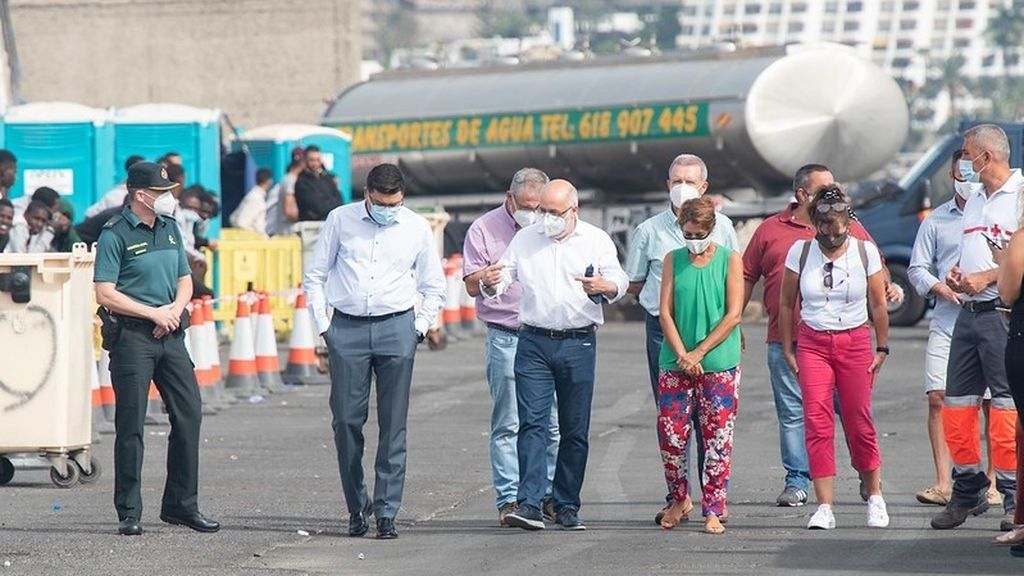 Gran Canaria reclama al Gobierno que facilite el traslado de los migrantes y no convertir la isla en una segunda Moria Gran Canaria reclama al Gobierno que facilite el traslado de los migrantes y no convertir la isla en una segunda Moria