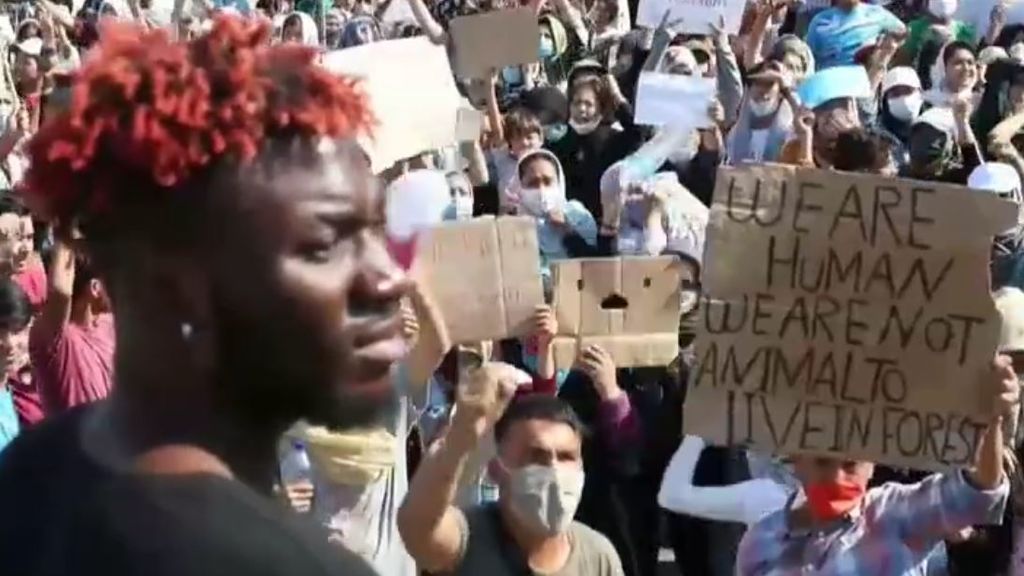Cientos de migrantes protestan en Lesbos por su situación de abandono