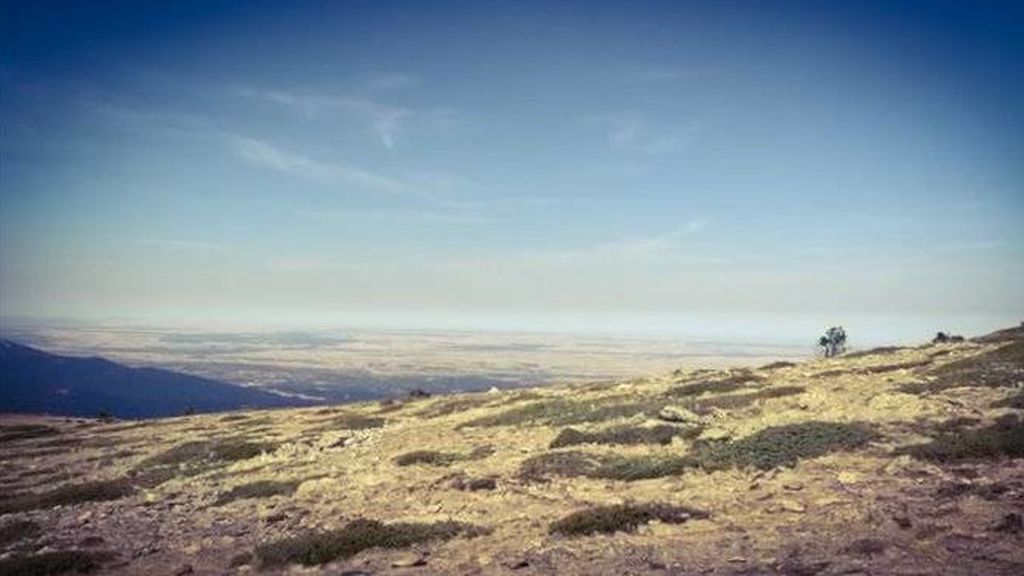 Peñalara, Sierra de Madrid: al fondo, el humo de los incendios que asolan el oeste de Estados Unidos Peñalara, Sierra de Madrid: al fondo, el humo de los incendios que asolan el oeste de Estados Unidos