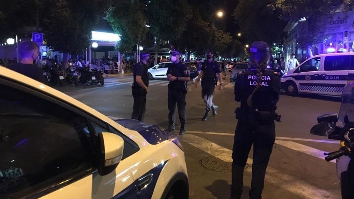 Desalojan un restaurante con 200 personas sin mascarillas y una quedada de un centenar de vehículos en Vigo Desalojan un restaurante con 200 personas sin mascarillas y una quedada de un centenar de vehículos en Vigo