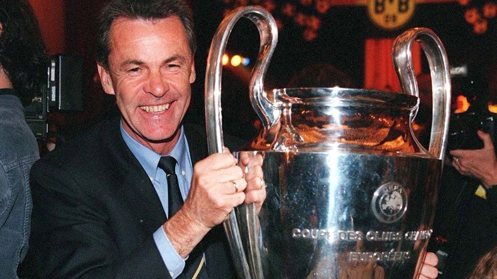 Ottmar Hitzfeld celebrando un título con el Borussia Dortmund