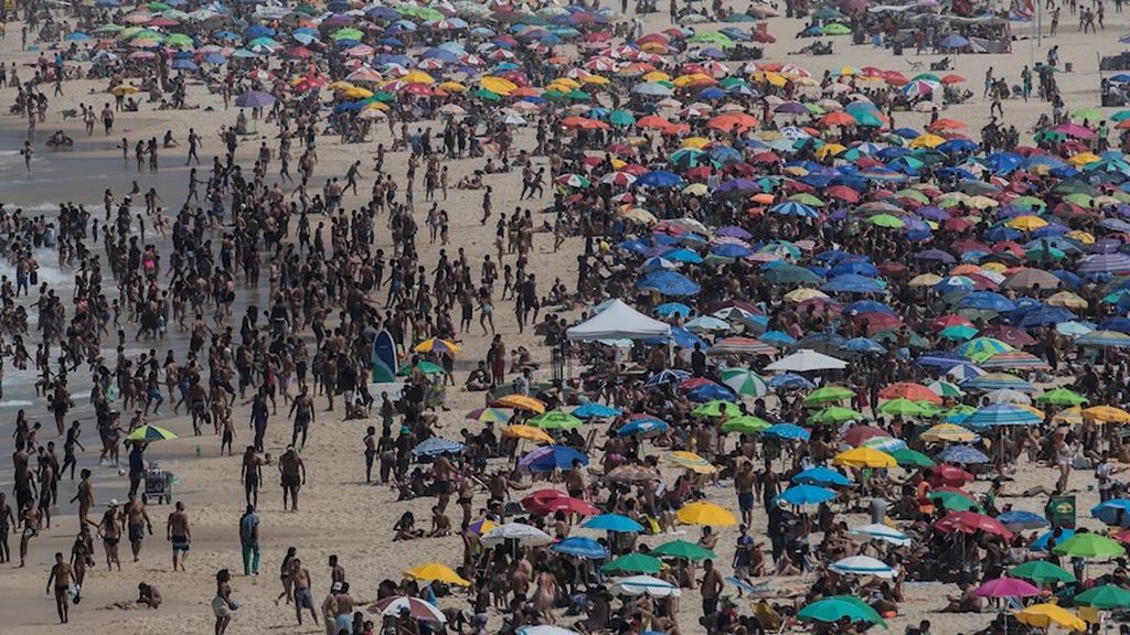 Aglomeraciones en las playas de Río de Janeiro en medio de desescalada Aglomeraciones en las playas de Río de Janeiro en medio de desescalada