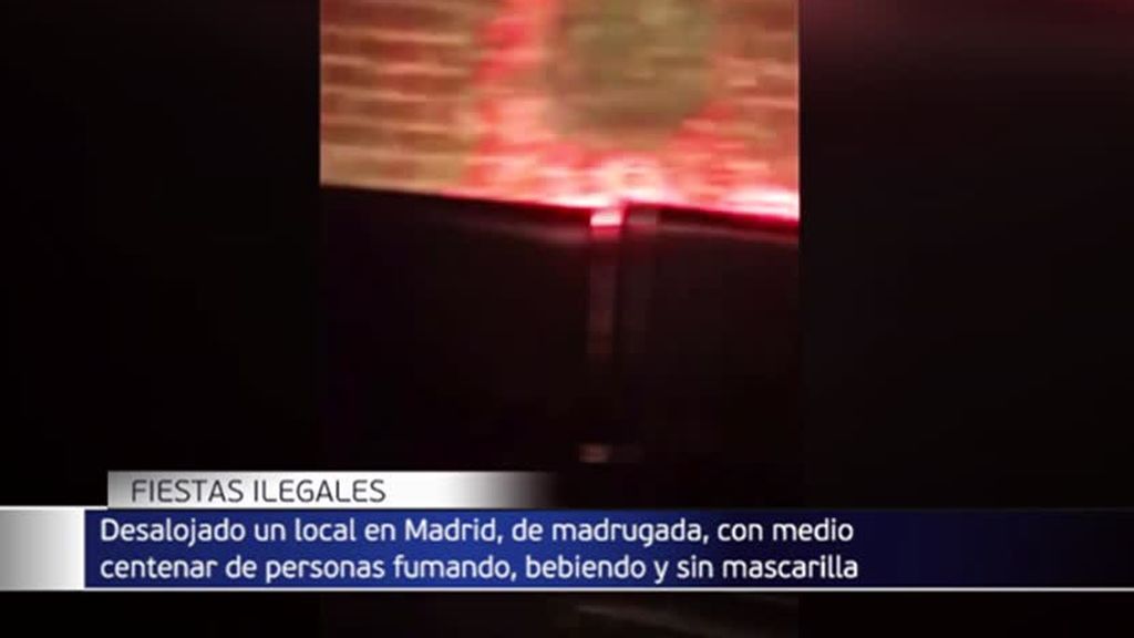 La Policía desaloja un local con clientes sin mascarilla y fumando de madrugada en la Gran Vía de Madrid
