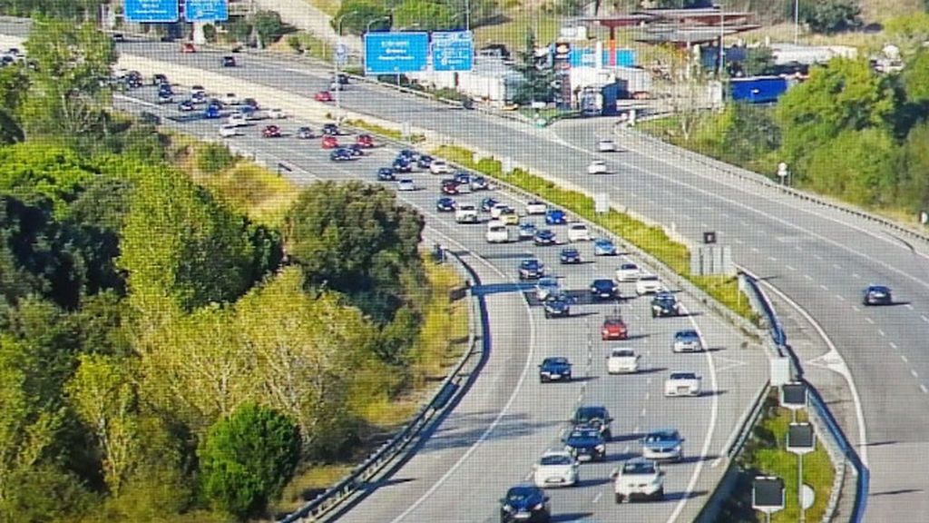 Retenciones de más de diez kilómetros en las carreteras catalanas después del puente por la Diada Retenciones de más de diez kilómetros en las carreteras catalanas después del puente por la Diada