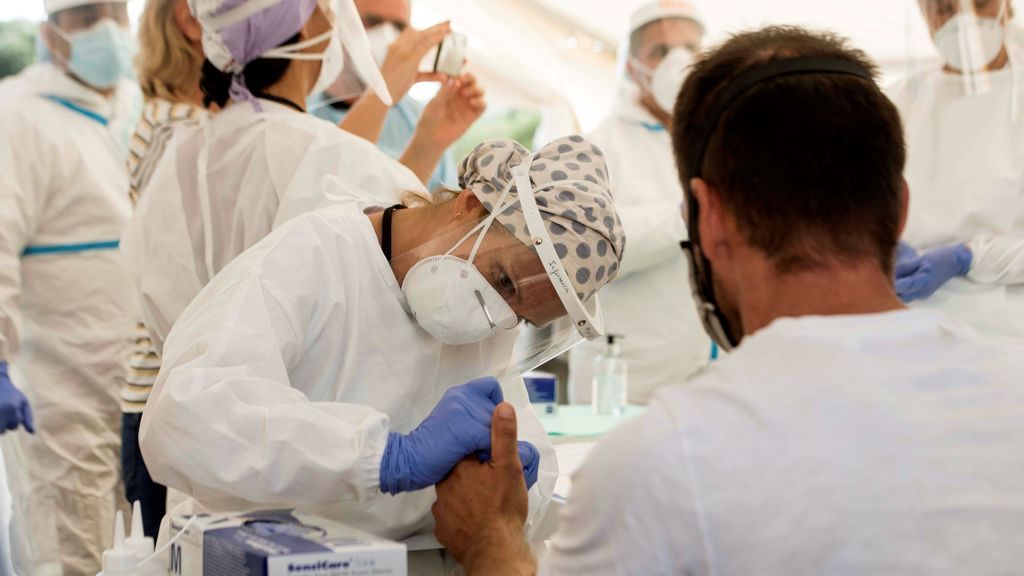 Sanidad incluye 27.404 contagios de coronavirus y 101 muertes en el fin de semana Sanidad incluye 27.404 contagios de coronavirus y 101 muertes en el fin de semana