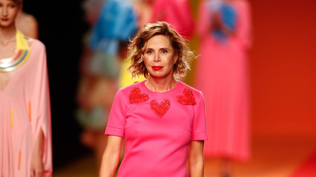 Ágatha Ruiz de la Prada denuncia el robo de la colección de uno de sus furgones: "Estoy desolada" Ágatha Ruiz de la Prada denuncia el robo de la colección de uno de sus furgones: "Estoy desolada"