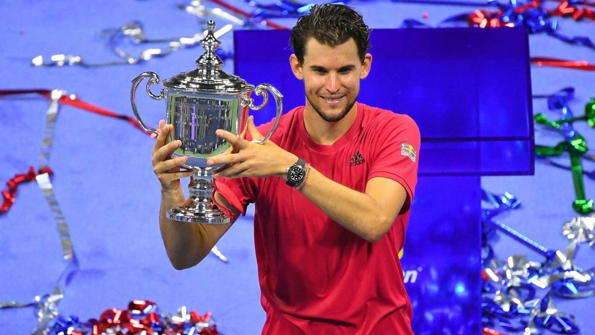 Thiem levanta el título del US Open en la Arthur Ashe. Thiem levanta el título del US Open en la Arthur Ashe.