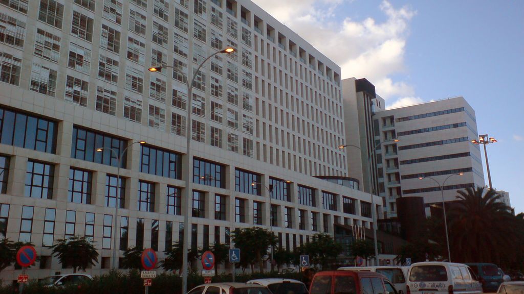 Limitan los ingresos en la planta de paliativos del hospital de Gran Canaria por un brote con siete contagiados Limitan los ingresos en la planta de paliativos del hospital de Gran Canaria por un brote con siete contagiados