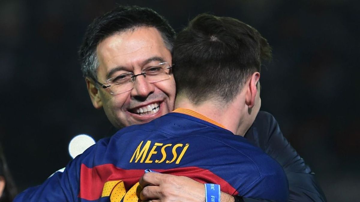 Bartomeu pedirá a Messi rebajarse el sueldo en su primer cara a cara tras quedarse un año más en el Barça Bartomeu pedirá a Messi rebajarse el sueldo en su primer cara a cara tras quedarse un año más en el Barça