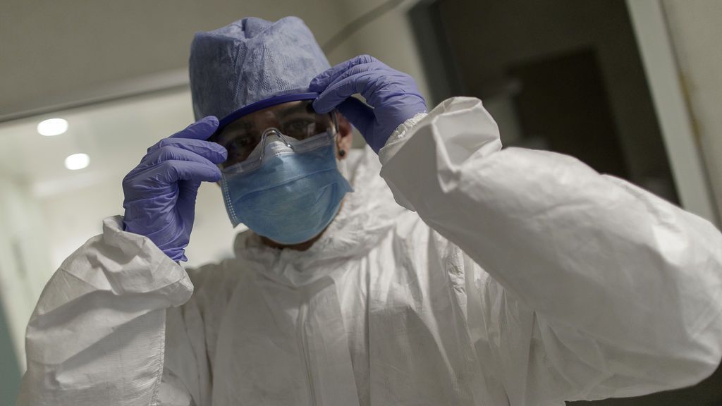 Cuatro reinfecciones de COVID-19 en Cataluña, una de ellas un médico que está grave Cuatro reinfecciones de COVID-19 en Cataluña, una de ellas un médico que está grave