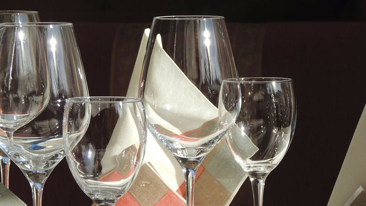 De la temperatura del agua al secado: trucos para limpiar las copas de vino