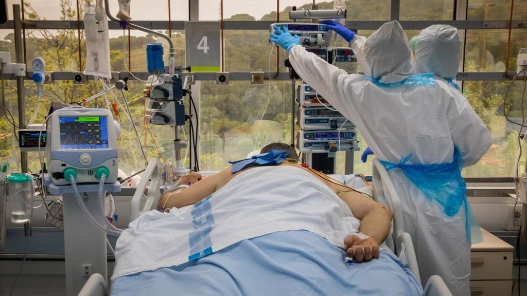 Andalucía se prepara para un escenario de 3.000 ingresos por Covid Andalucía se prepara para un escenario de 3.000 ingresos por Covid
