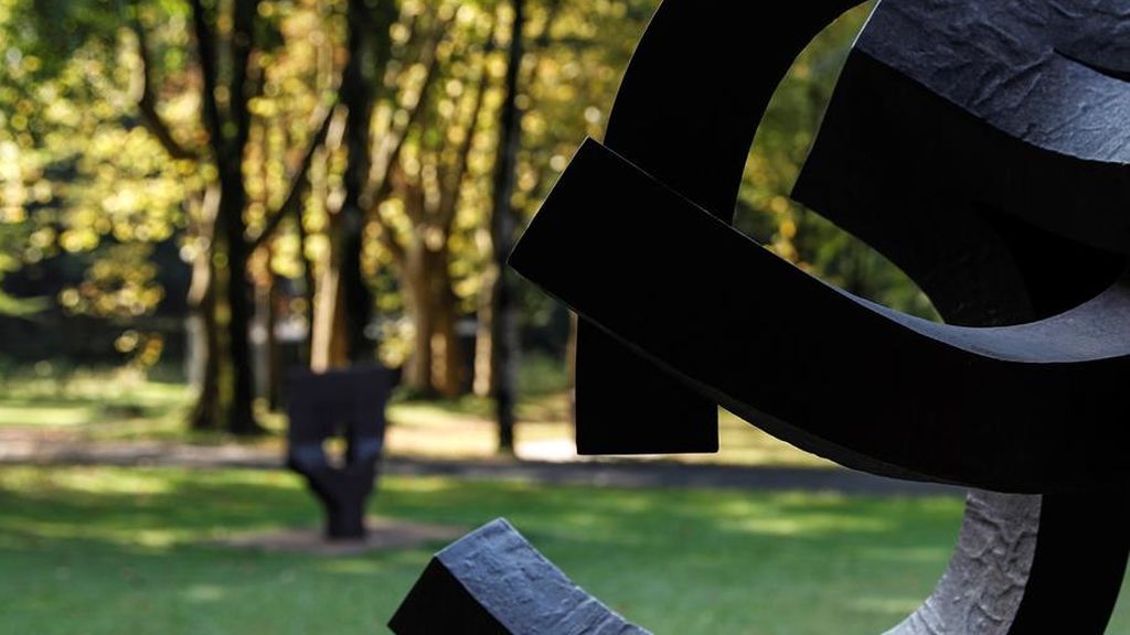 Hace 20 años que la "utopia" de Eduardo Chillida vio la luz, el Chillida Leku está de aniversario Hace 20 años que la "utopia" de Eduardo Chillida vio la luz, el Chillida Leku está de aniversario