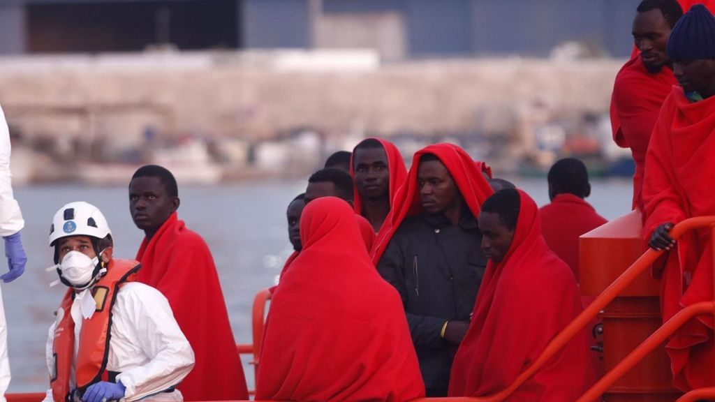 El flujo de migrantes a Canarias sextuplica al de 2019 y sólo lo supera la 'crisis de los cayucos' de 2008 El flujo de migrantes a Canarias sextuplica al de 2019 y sólo lo supera la 'crisis de los cayucos' de 2008