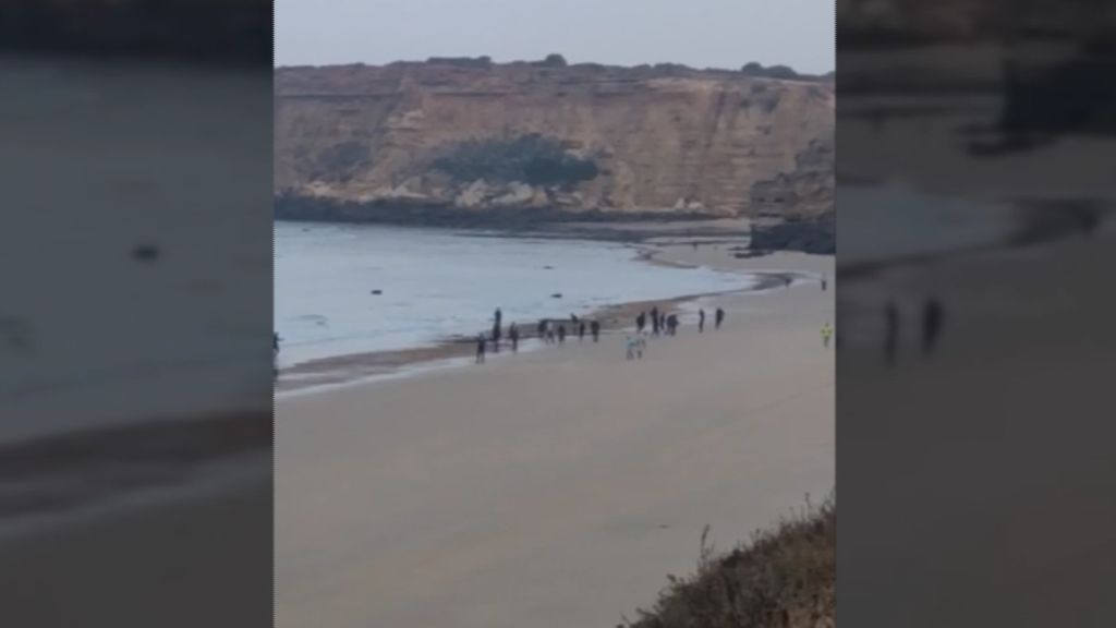 22 inmigrantes llegan a una playa de Cádiz