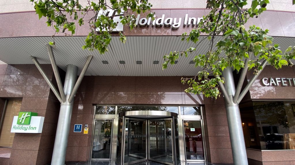 Historias del Holiday INN, el hotel de Madrid reconvertido en centro de acogida para los excluidos del COVID Historias del Holiday INN, el hotel de Madrid reconvertido en centro de acogida para los excluidos del COVID