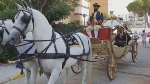 La Boda De Cuento En Sevilla Una Calesa Nupcial De La Cenicienta Nius