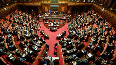 Populismo o reforma de la política? Italia vota para reducir su Parlamento  - NIUS