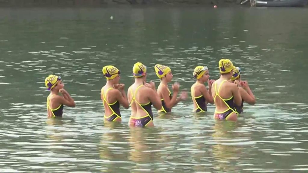 Las nadadoras de sincronizada de un club de Galicia empujadas a entrenar en mar abierto