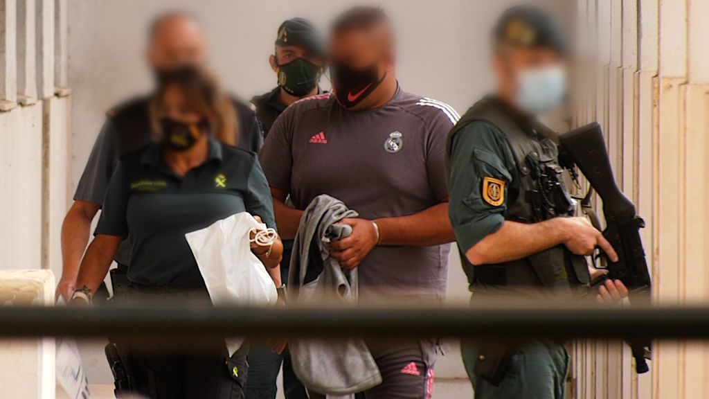 Uno de los detenidos llega a los juzgados de Algeciras