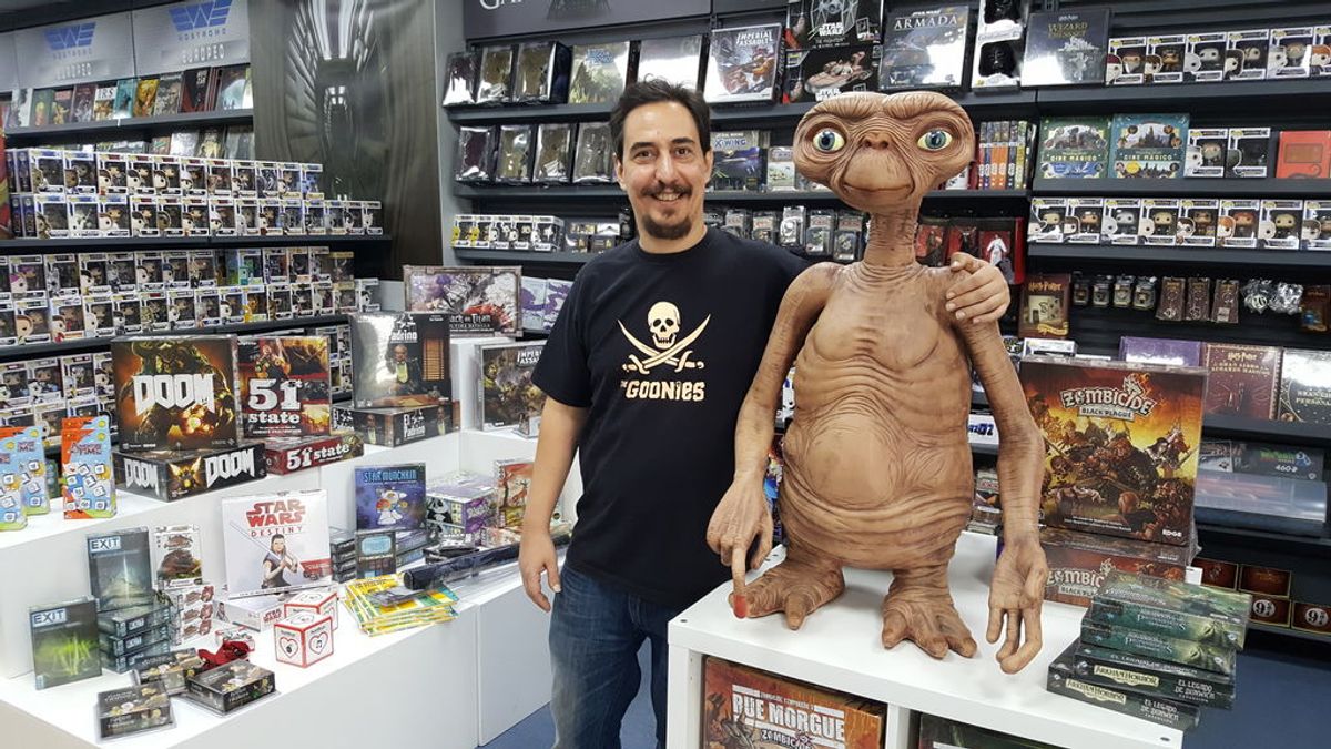 El vendedor de cómics de Sevilla elegido por la revista Forbes: “El cómic no es cosa de niños” El vendedor de cómics de Sevilla elegido por la revista Forbes: “El cómic no es cosa de niños”