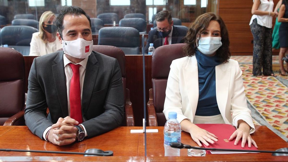 El anuncio de posibles confinamientos vuelve a tensar el Gobierno de Madrid El anuncio de posibles confinamientos vuelve a tensar el Gobierno de Madrid